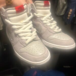 - Nike Dunk Pro SB High Pee Wee Herman